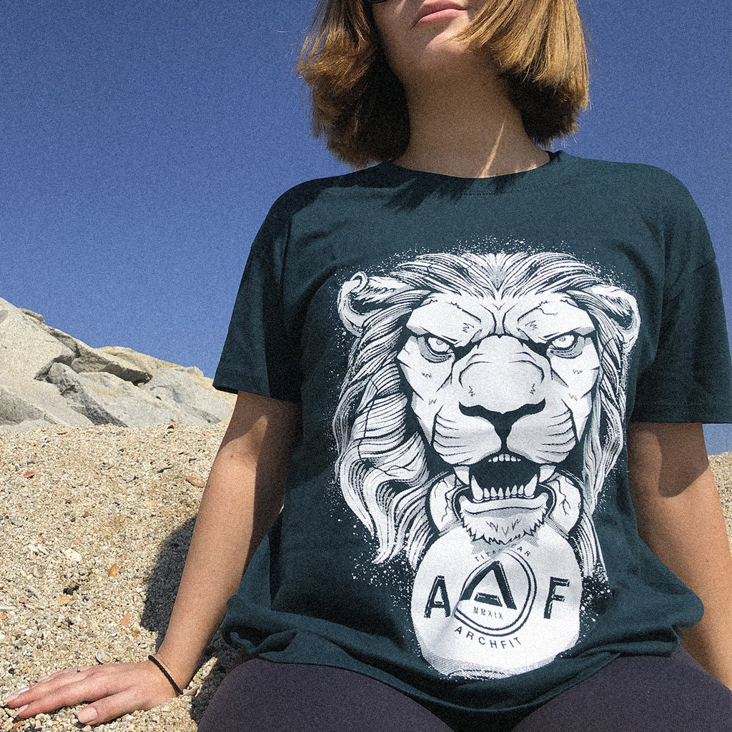 Camiseta estampada 'Lion KB' modelo crossfittera