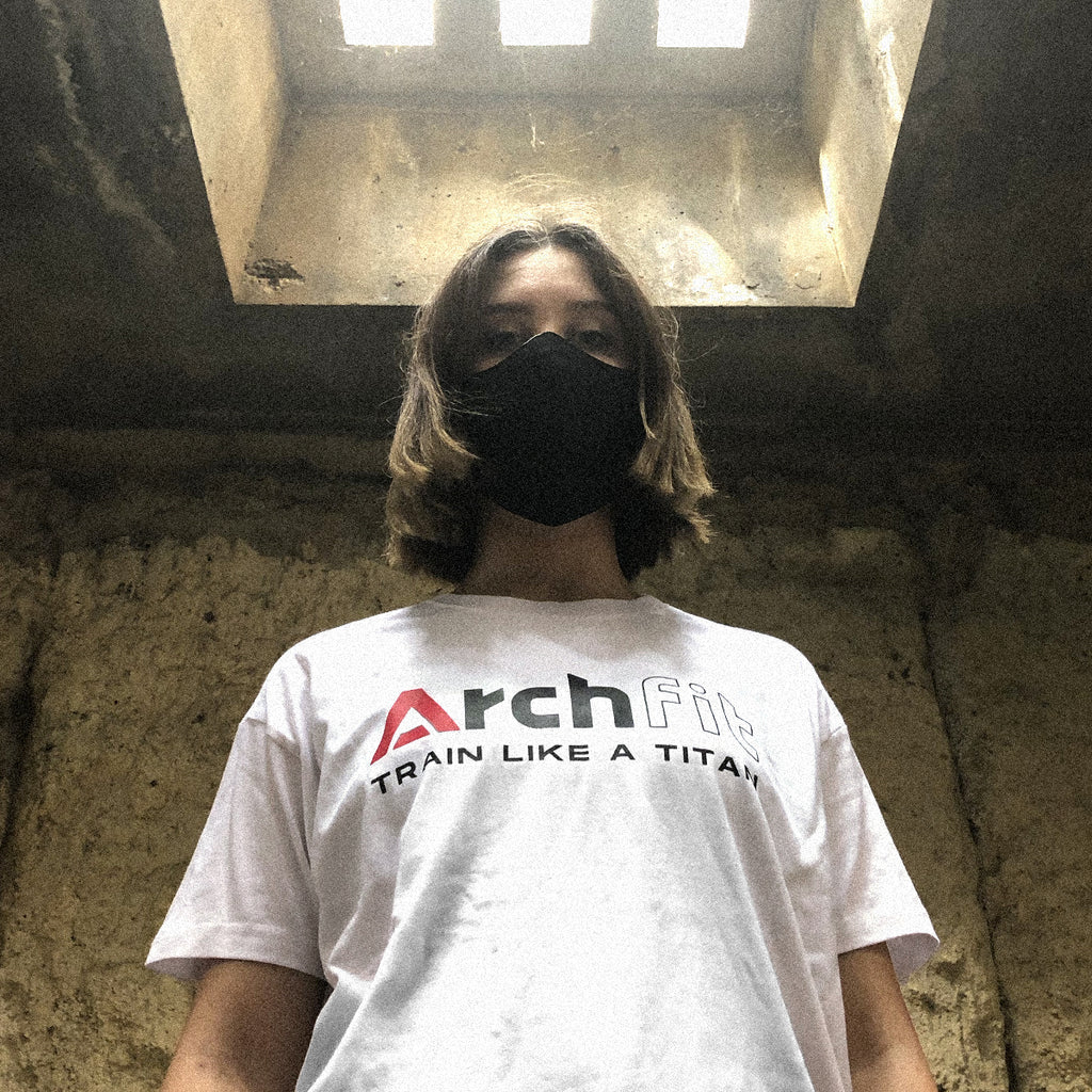 Camiseta blanca Archfit logo frontal modelo