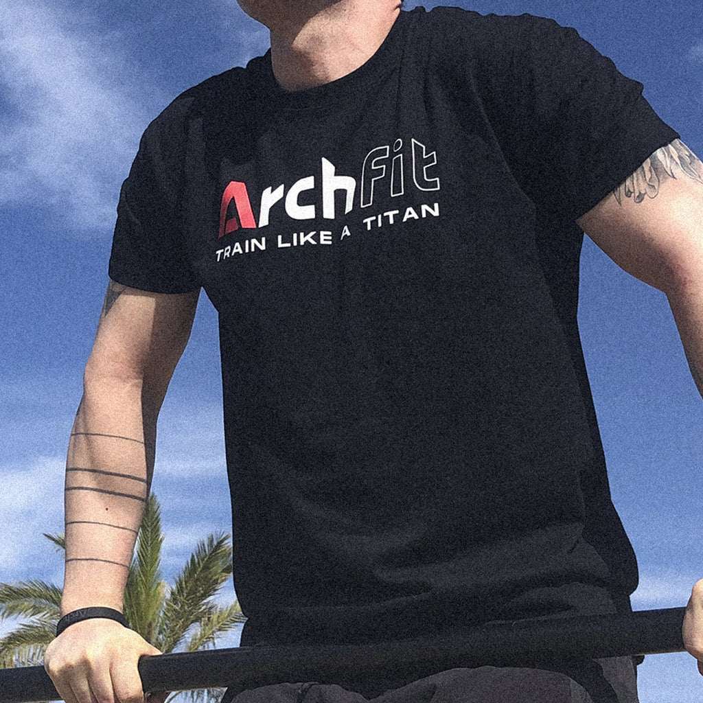 Camiseta negra Archfit logo modelo crossfittero